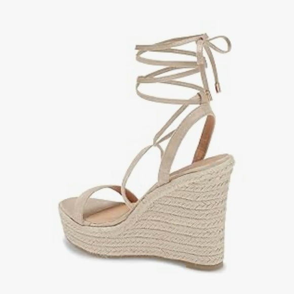 Chic Lace-Up Espadrille Wedges in Tan - size 7 - Picture 3 of 4